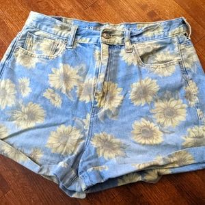 American Eagle Shorts Size 8, Sunflower Denim